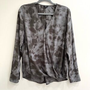 RAILS Hillary Surplice Tie Dye Top Grey Size Medium